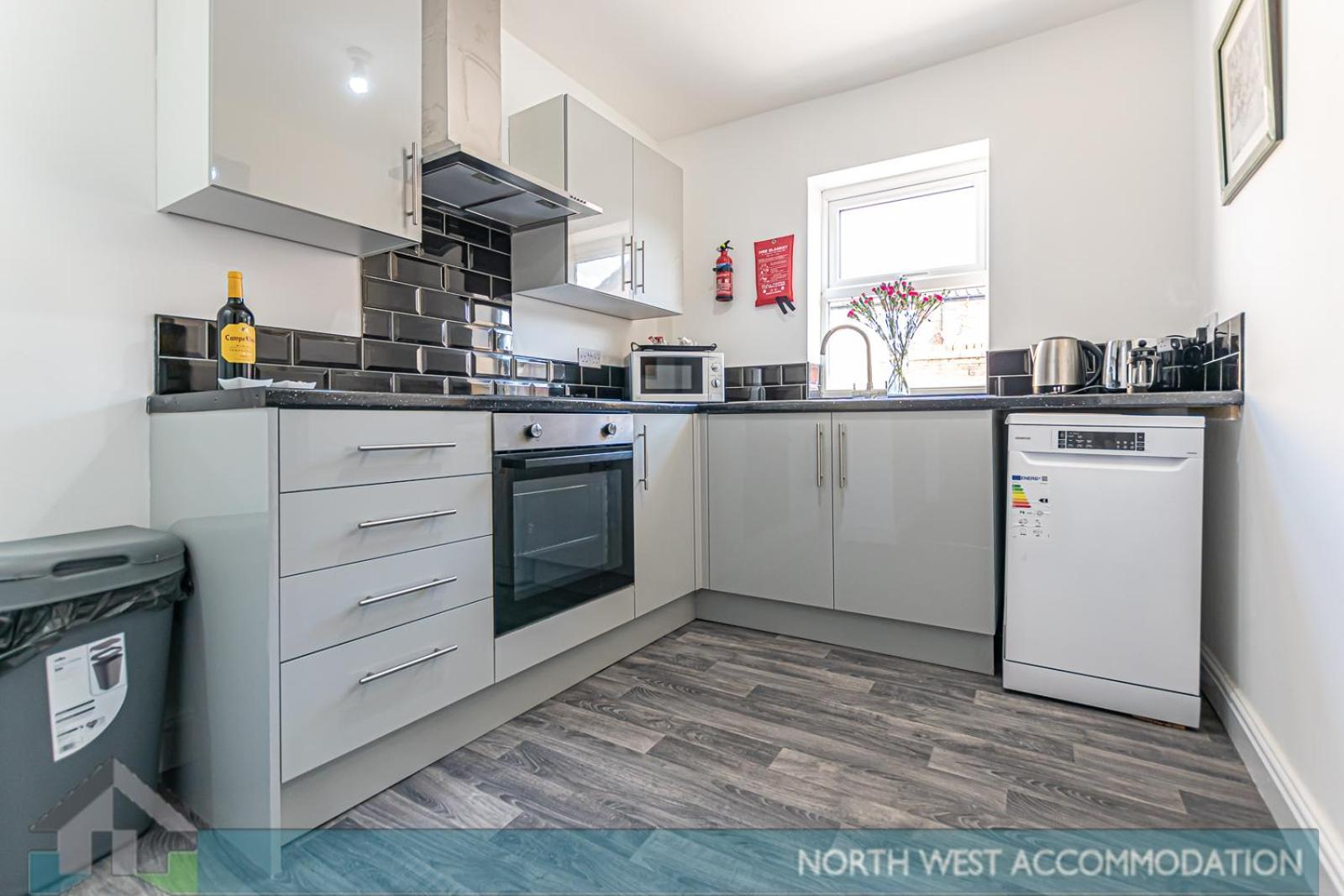 Wellfield Serviced Accommodation วอร์ริงตัน ภายนอก รูปภาพ