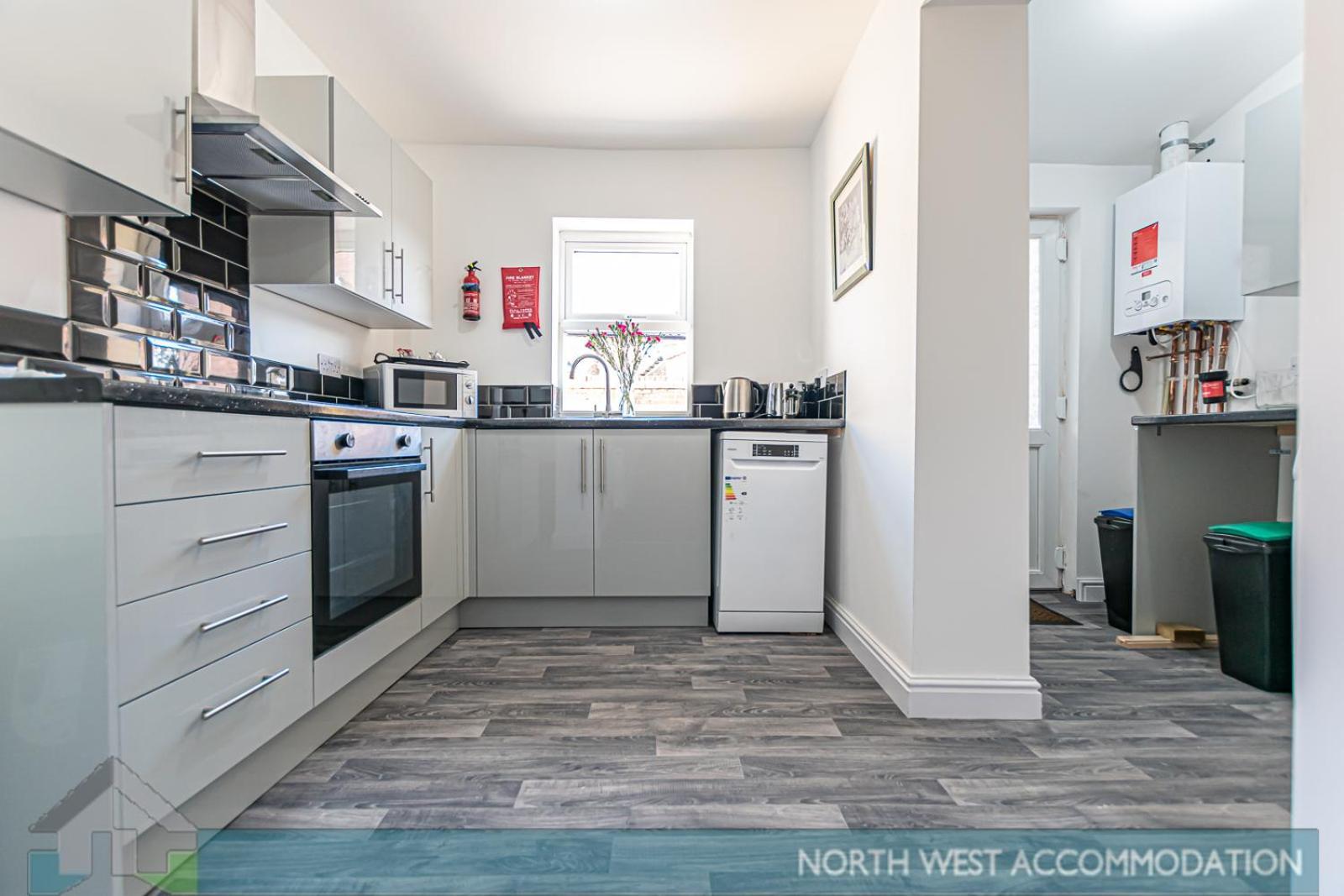 Wellfield Serviced Accommodation วอร์ริงตัน ภายนอก รูปภาพ