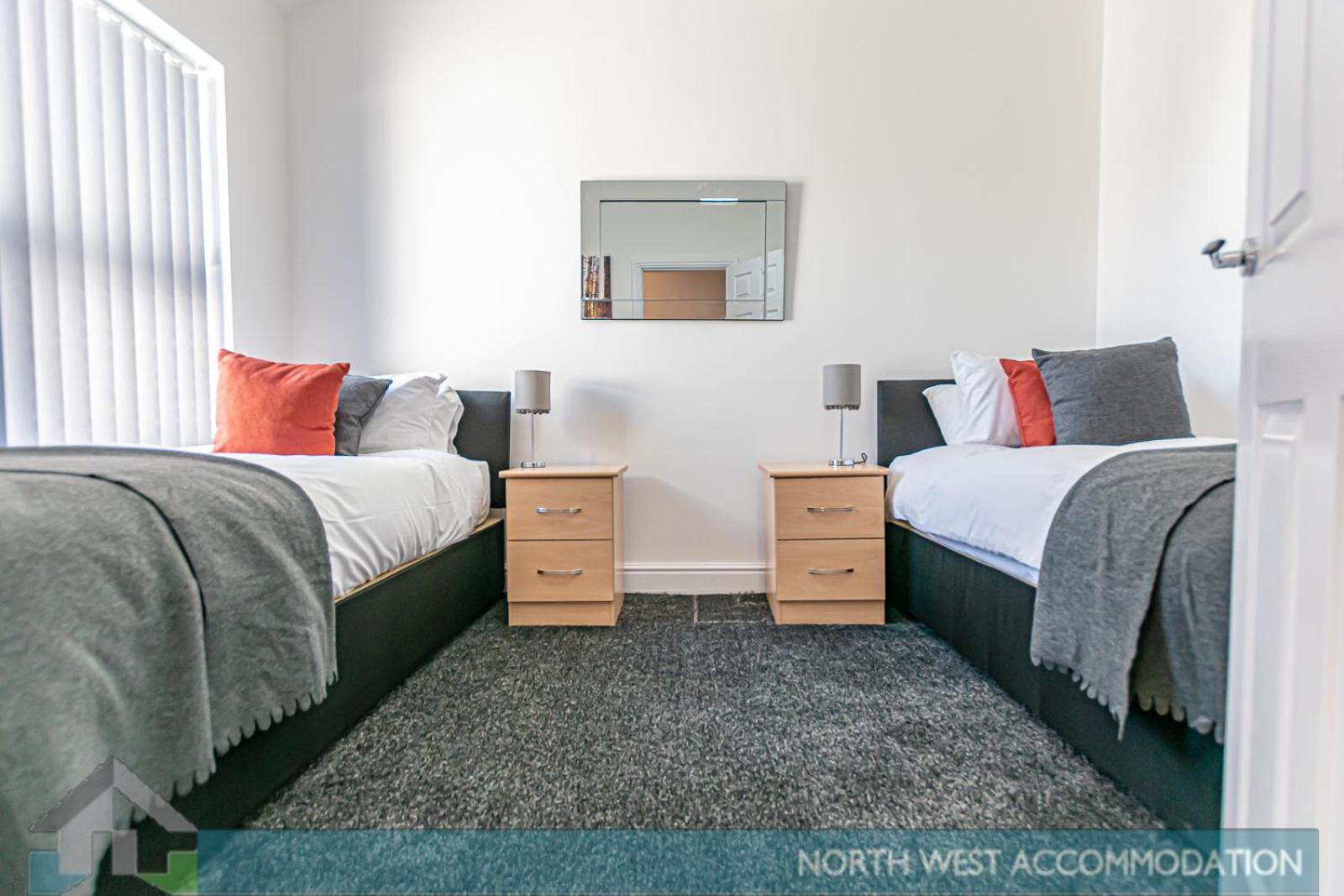 Wellfield Serviced Accommodation วอร์ริงตัน ภายนอก รูปภาพ