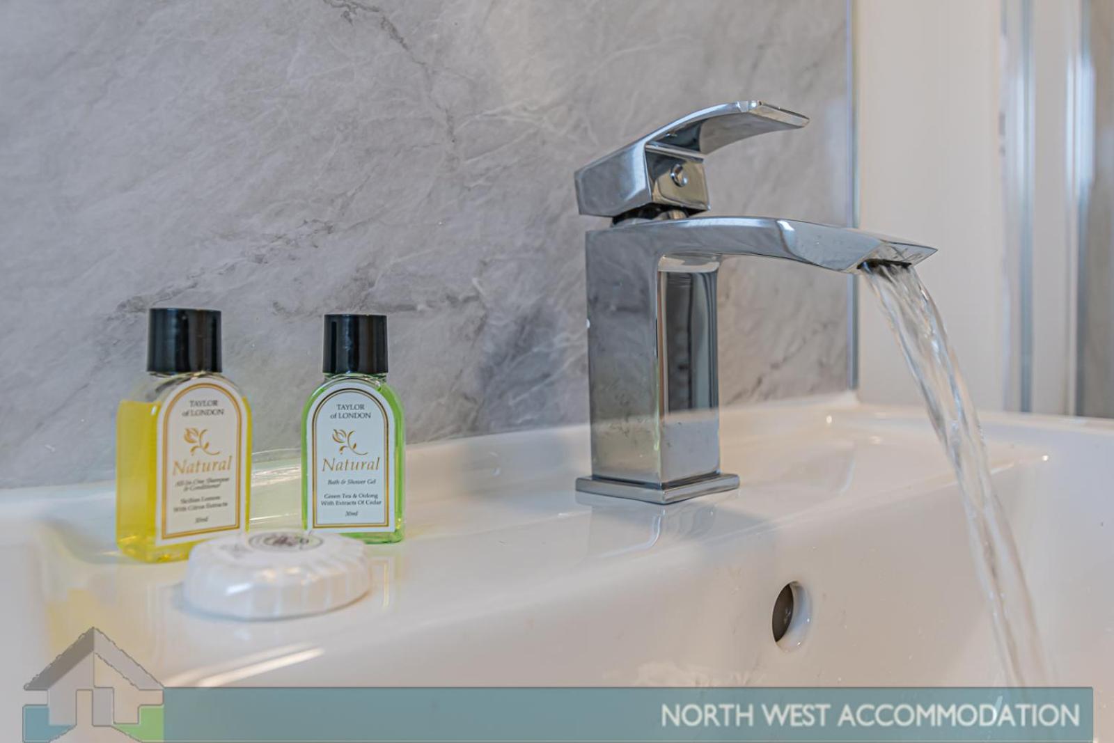 Wellfield Serviced Accommodation วอร์ริงตัน ภายนอก รูปภาพ