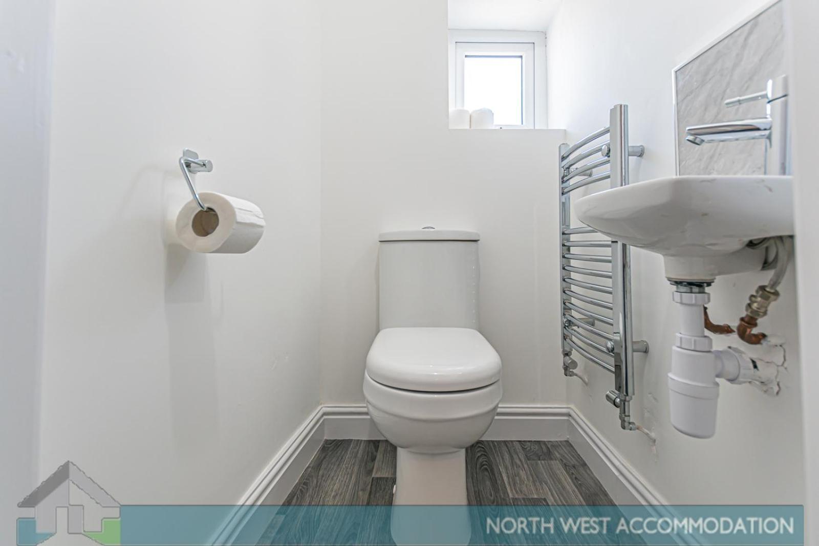 Wellfield Serviced Accommodation วอร์ริงตัน ภายนอก รูปภาพ