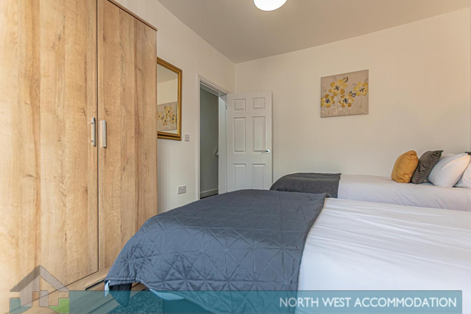 Wellfield Serviced Accommodation วอร์ริงตัน ภายนอก รูปภาพ