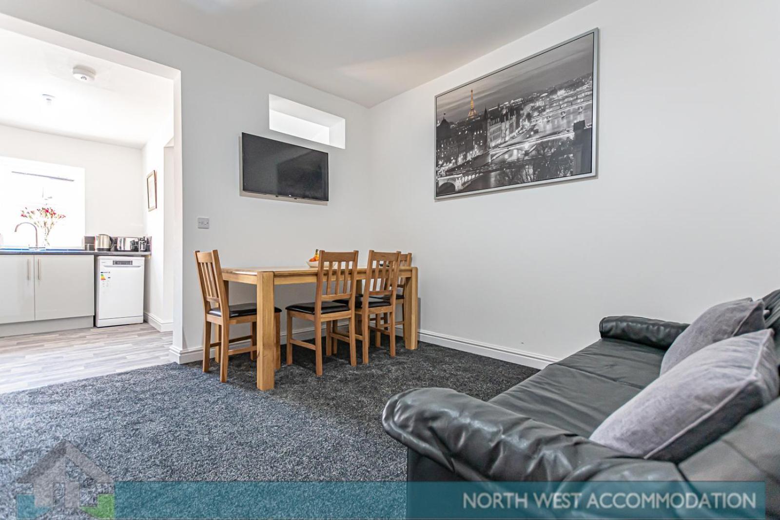 Wellfield Serviced Accommodation วอร์ริงตัน ภายนอก รูปภาพ